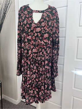 Nina Leonard Black Floral Keyhole Long-Sleeve Dress